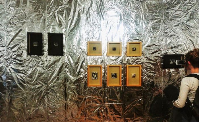 Expoziție în cartier. Legătura dintre o stradă din Andrei Mureșanu, o navetă spațială și bunica Porumbița