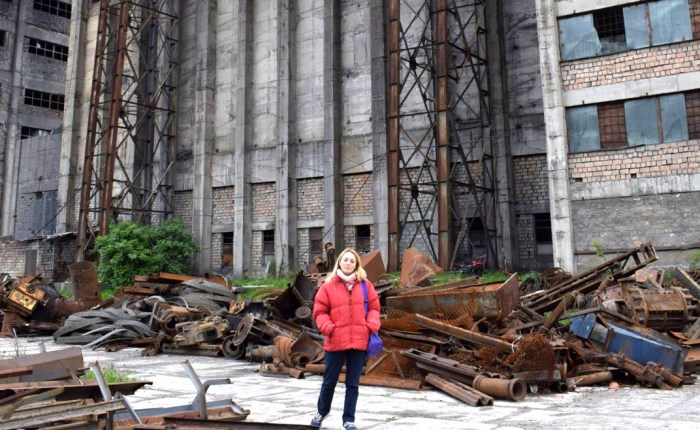 Ioana Clara Enescu, pe marginea unui volum de Ruxandra Hurezean, „Îndreptar de privit lumea – «Călătorie în miezul&nbsp;vieții»”