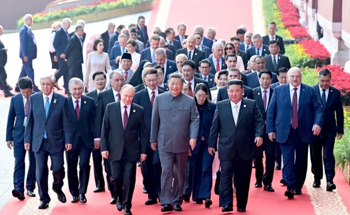 Dictatorilor nu le mai lipsește decât nemurirea